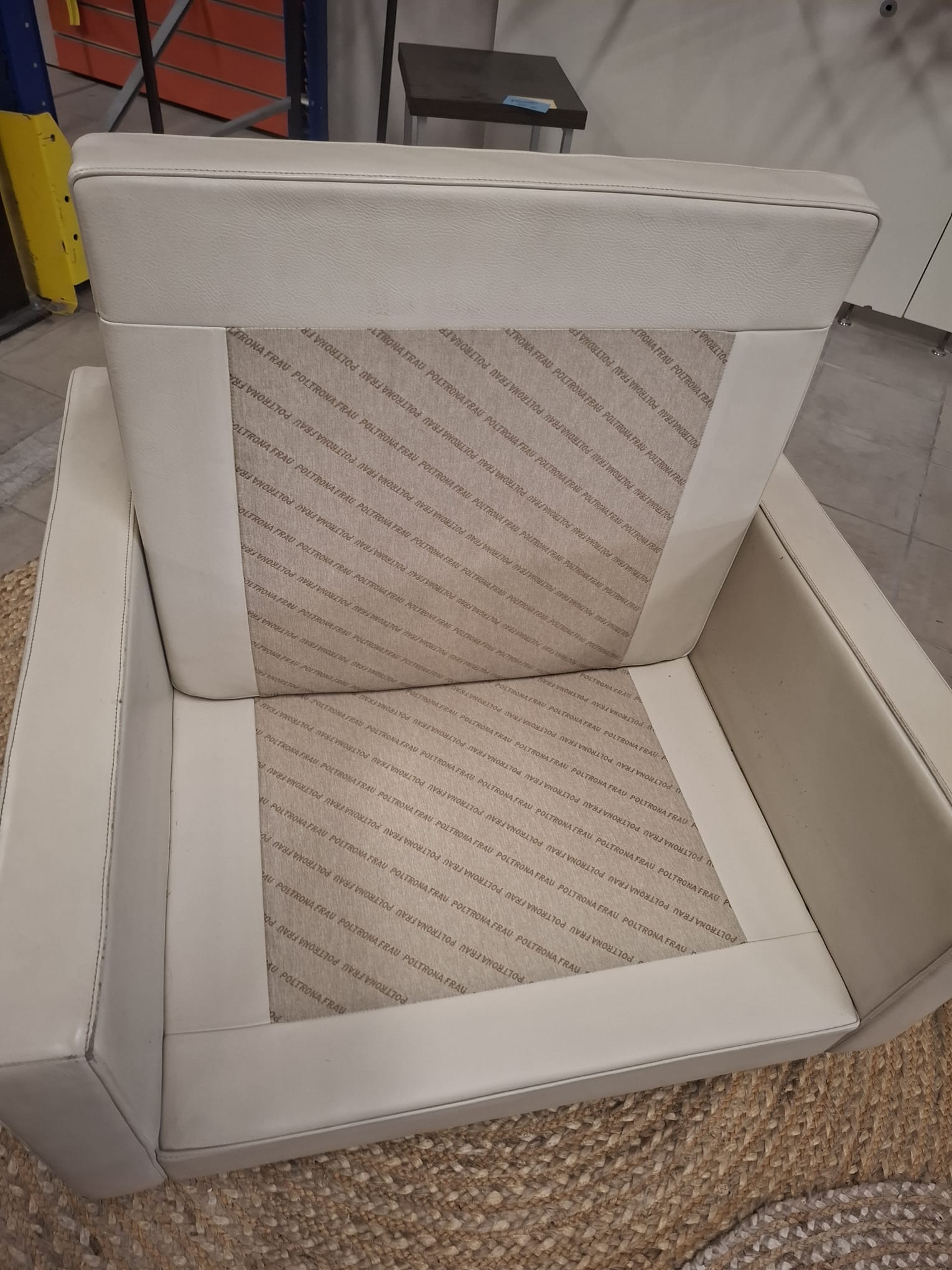 Fauteuil Ferrari Kennedee en cuir beige crème – Jean-Marie Massaud pour Poltrona Frau