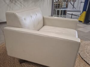 Fauteuil Ferrari Kennedee en cuir beige crème – Jean-Marie Massaud pour Poltrona Frau