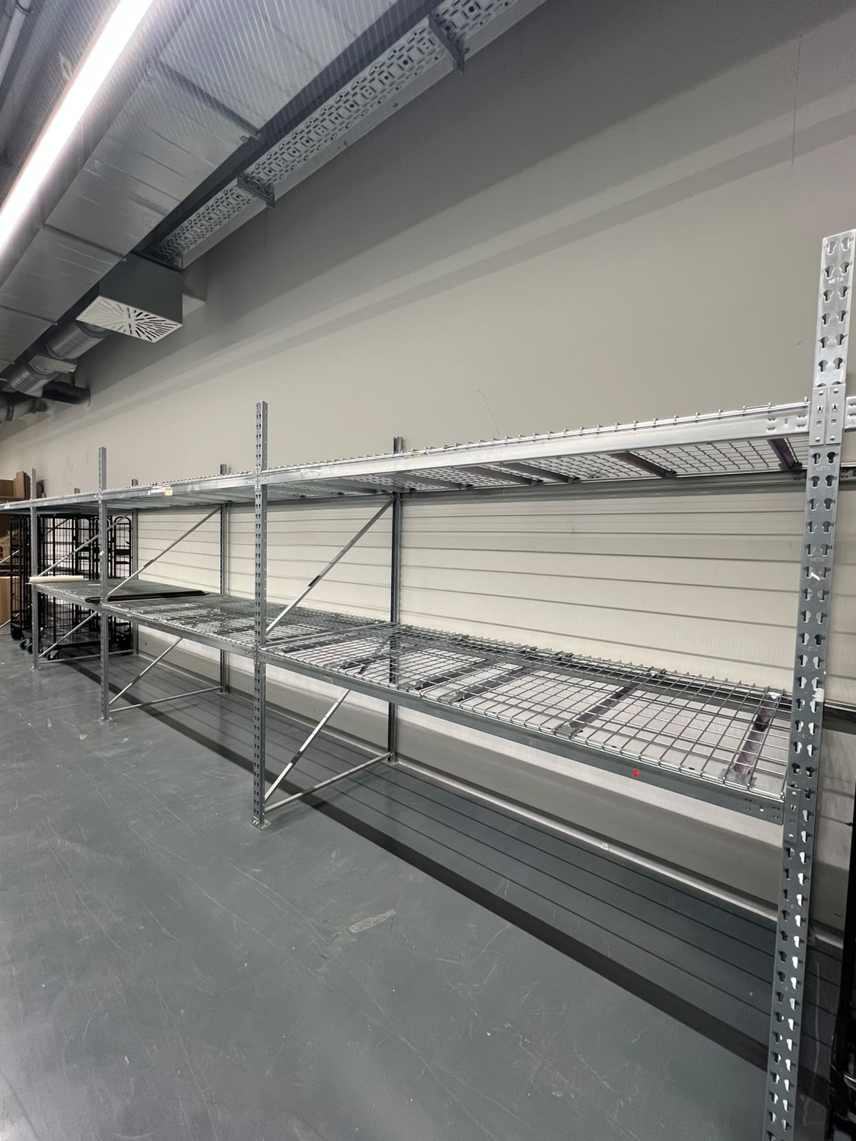 Lot de 3 racks de stockage gris métalliques 2 niveaux – L681 cm