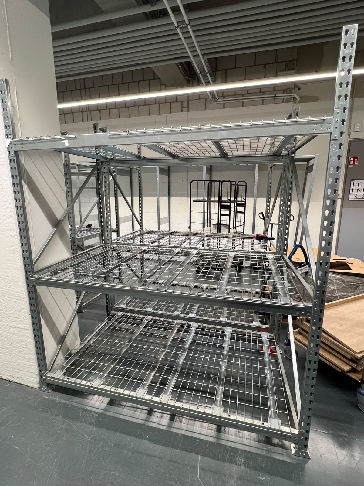 Rack de stockage gris métallique – L191 cm