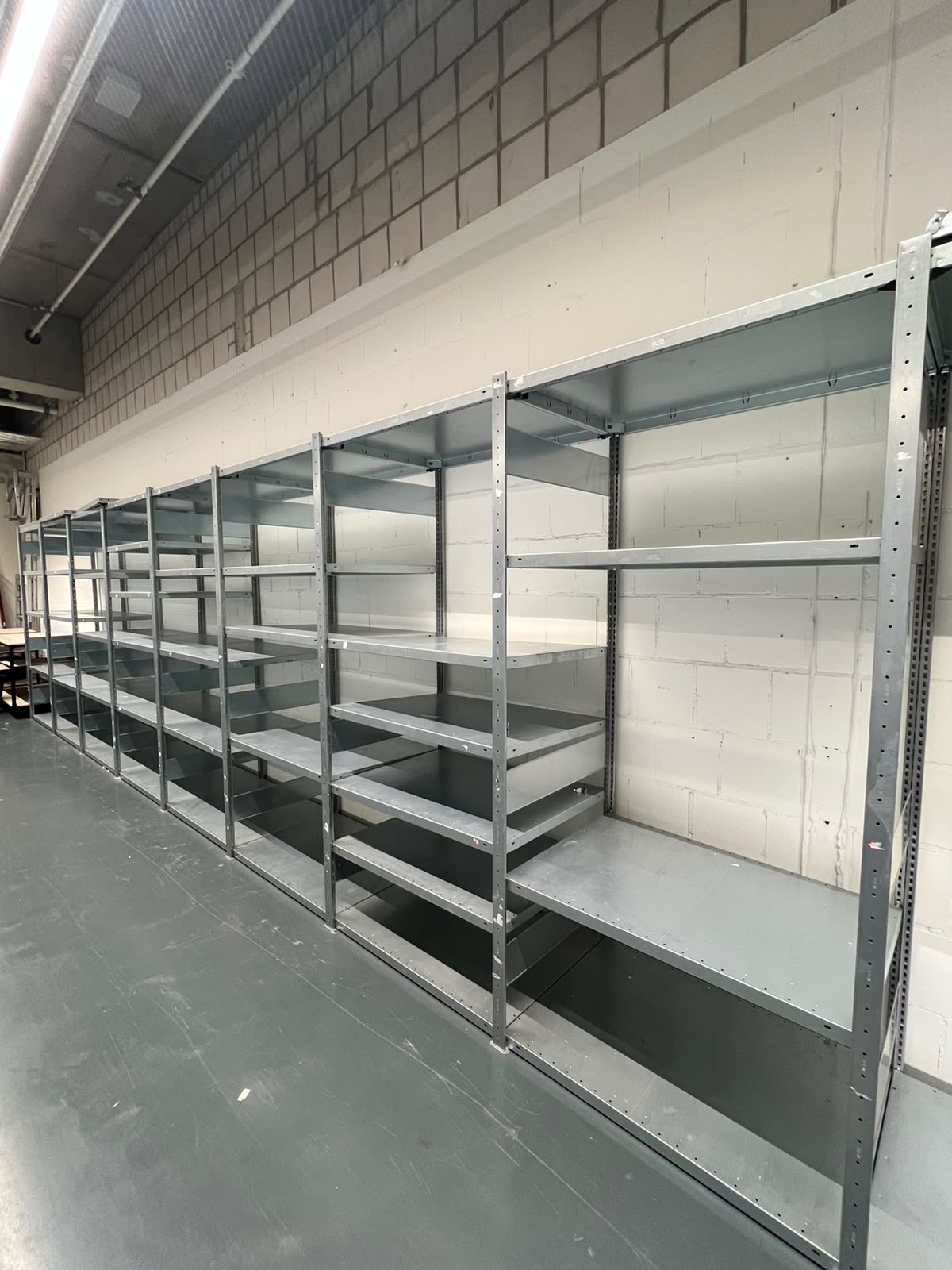 Lot de 8 éléments de stockage gris métalliques – L808 cm