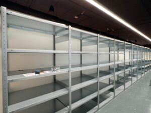 Lot de 12 éléments de stockage métalliques – H220 × P70 × L12,13 m