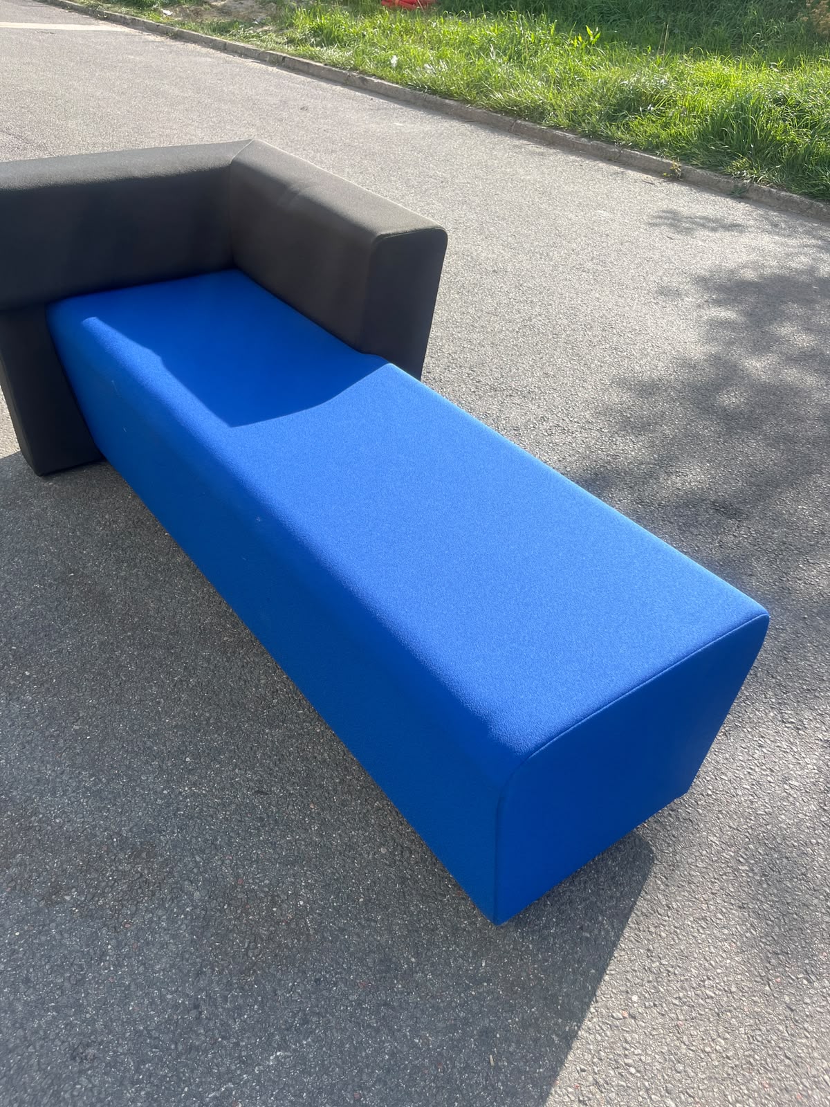 Banquette en tissu bleu et gris – L175 cm