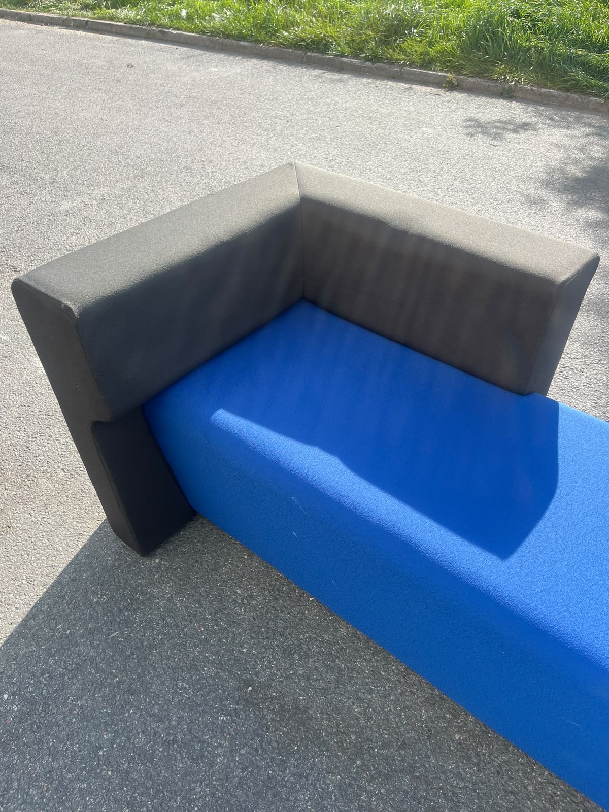 Banquette en tissu bleu et gris – L175 cm