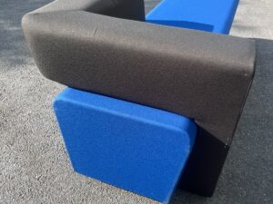 Banquette en tissu bleu et gris – L175 cm