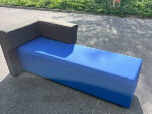 Banquette en tissu bleu et gris – L175 cm