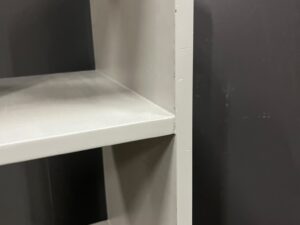 Colonne étagère 4 cases en bois gris – H139,5 cm