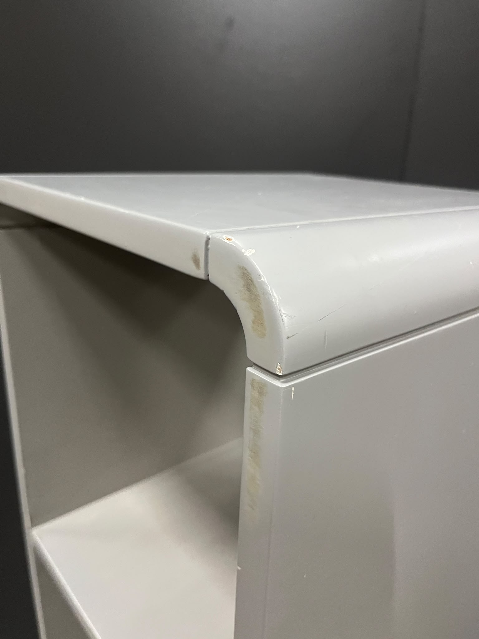 Colonne étagère 4 cases en bois gris – H139,5 cm