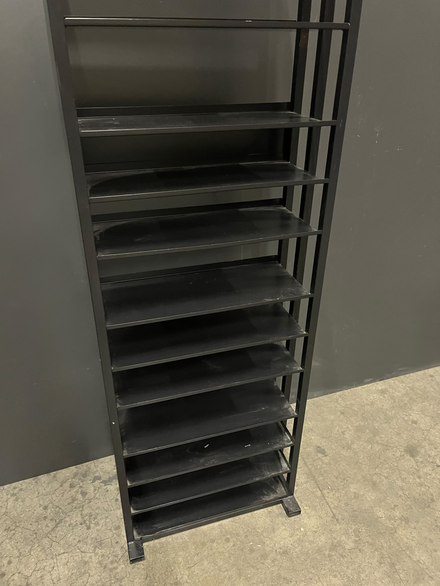 Étagère métallique noire 13 niveaux – H167 × L50 cm