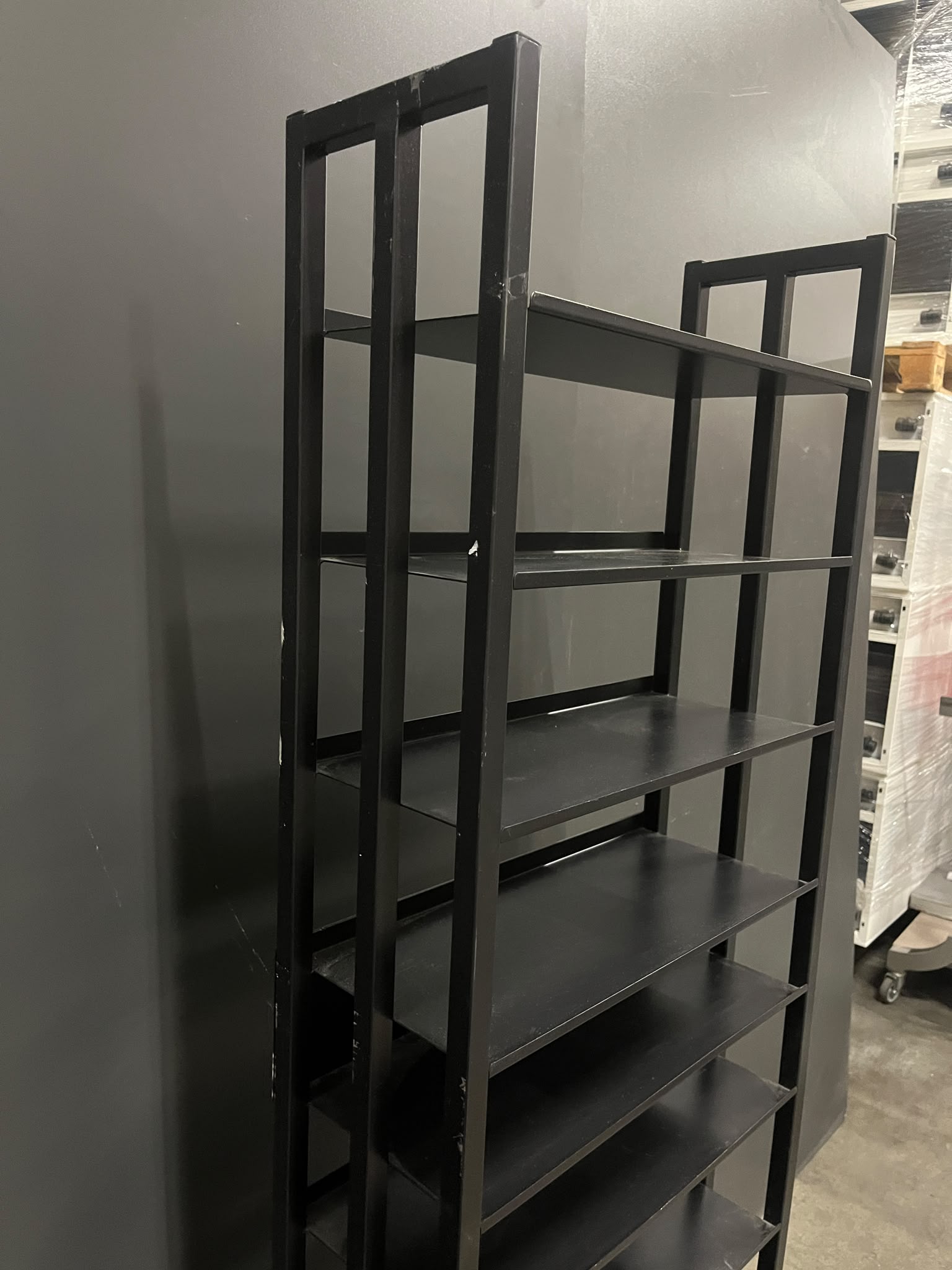 Étagère métallique noire 13 niveaux – H167 × L50 cm