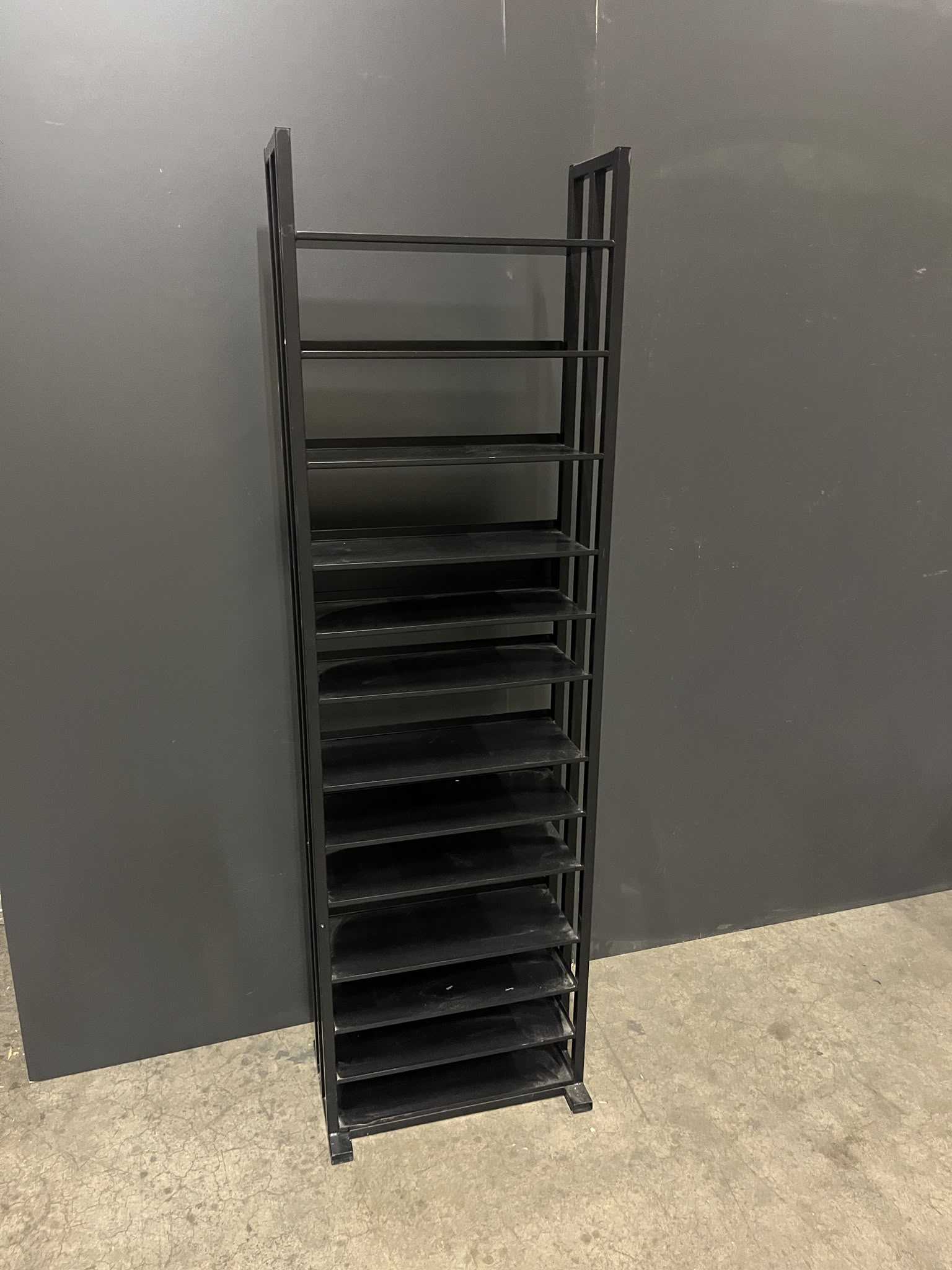 Étagère métallique noire 13 niveaux – H167 × L50 cm