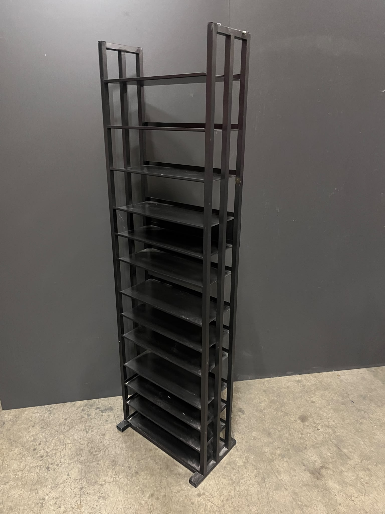 Étagère métallique noire 13 niveaux – H167 × L50 cm
