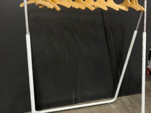 Portant blanc et gris métallique réglable – L120 × H185 cm