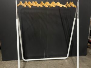 Portant blanc et gris métallique réglable – L120 × H185 cm