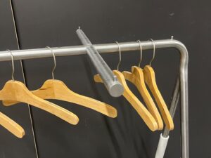 Portant blanc et gris métallique réglable – L120 × H185 cm