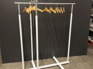 Portant blanc et gris réglable – L115 × P66 cm
