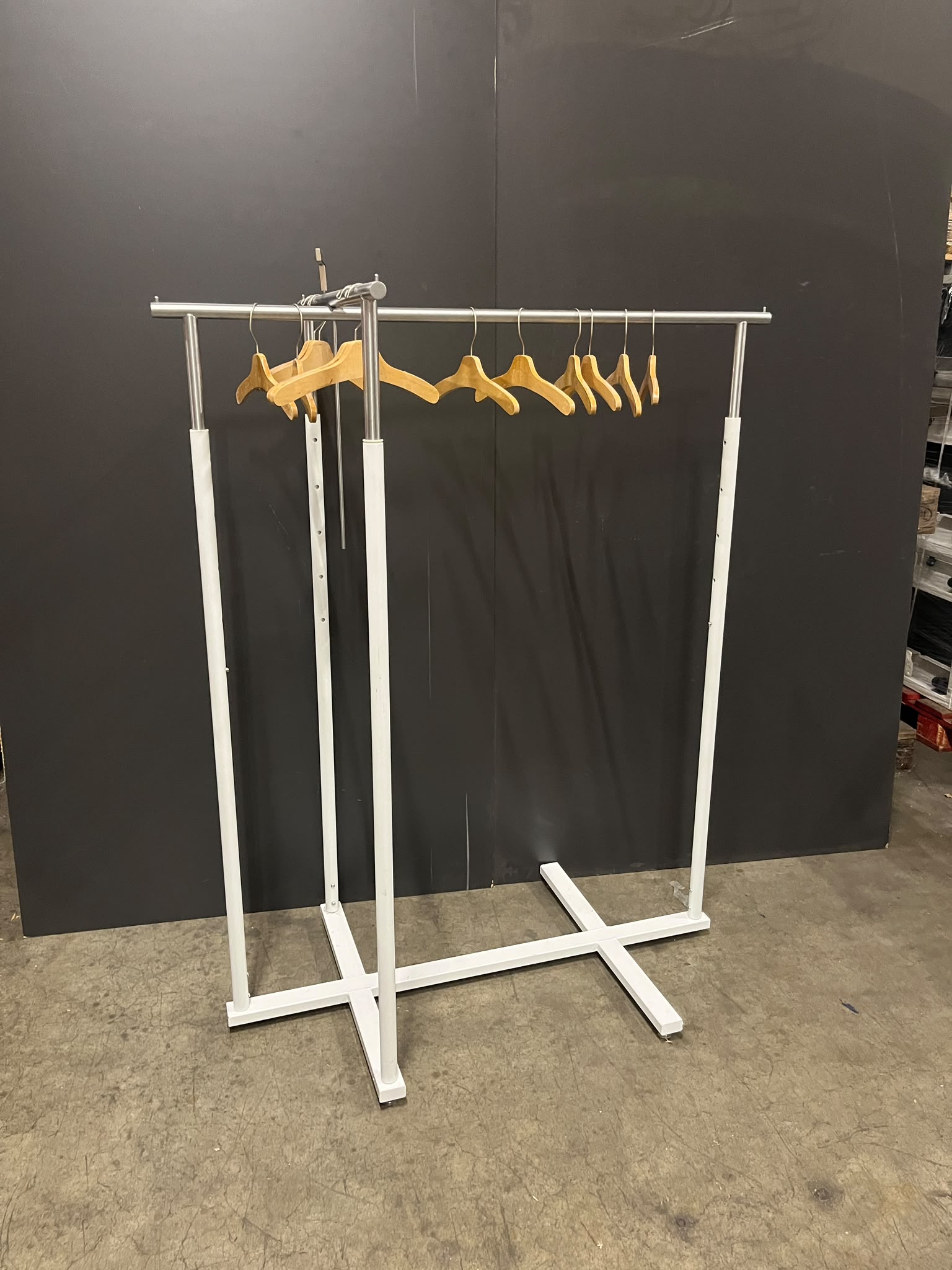 Portant blanc et gris réglable – L115 × P66 cm