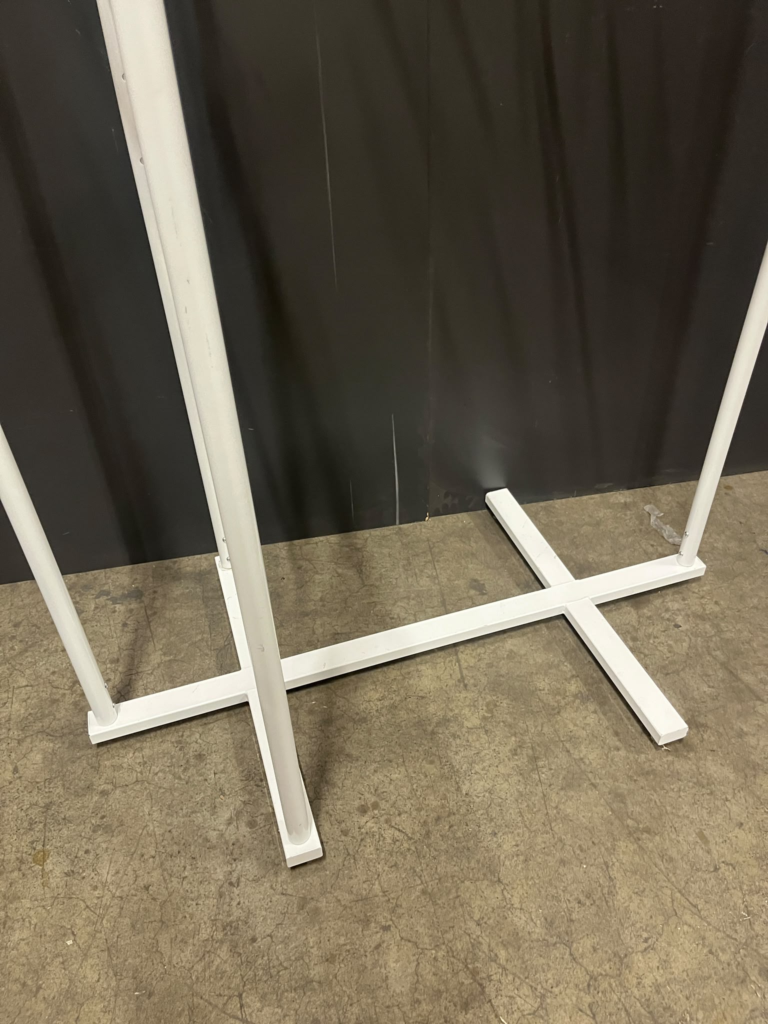 Portant blanc et gris réglable – L115 × P66 cm