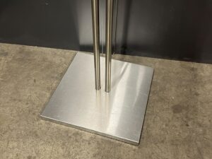 Portant métallique à 2 bras – H131 × L80 cm