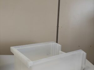 Bac à bec translucide en Plexi 23 L – L50 × P20 × H31 cm