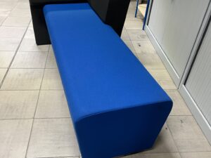 Banquette en tissu bleu et noir – L175 cm