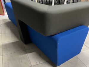 Banquette en tissu bleu et noir – L175 cm