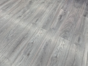 BER – Parquet stratifié Pergo gris 20 x 121 cm