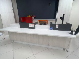 Comptoir de magasin avec arrière-comptoir – L264 cm