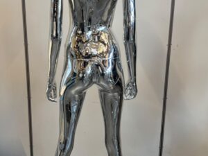 Mannequin femme complet argenté avec socle en verre – H184 cm