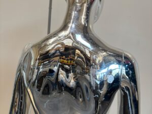 Mannequin femme complet argenté avec socle en verre – H184 cm