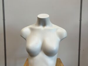 Buste mannequin femme en fibre de verre beige clair – H42,5 cm
