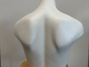 Buste mannequin femme en fibre de verre beige clair – H42,5 cm