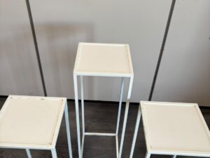 Lot de 3 tables consoles métalliques blanches – H90 cm