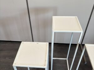 Lot de 3 tables consoles métalliques blanches – H90 cm