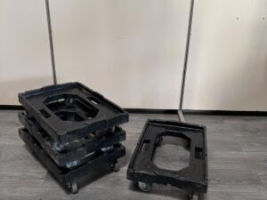 Chariot de transport en PVC noir sur roulettes – L60 × l40 × H16 cm