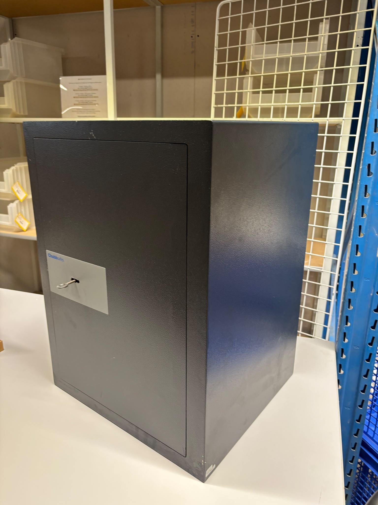 Coffre-fort Clubbsafes avec clé – H61 × L45 cm