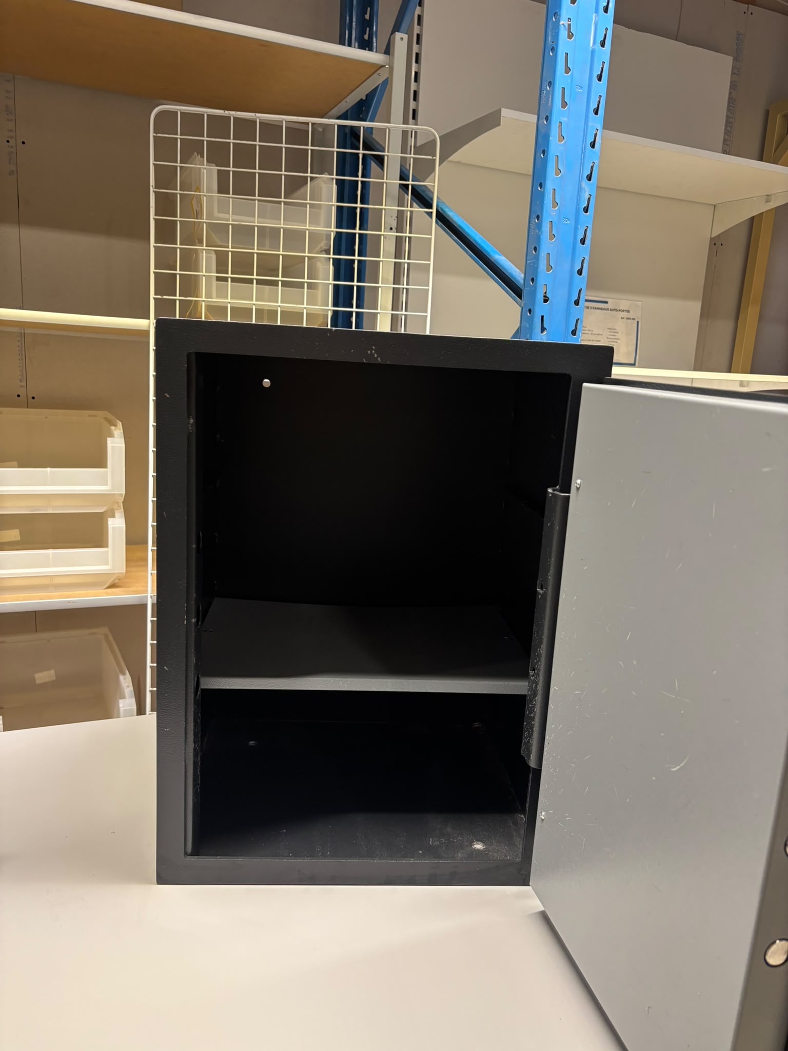 Coffre-fort Clubbsafes avec clé – H61 × L45 cm
