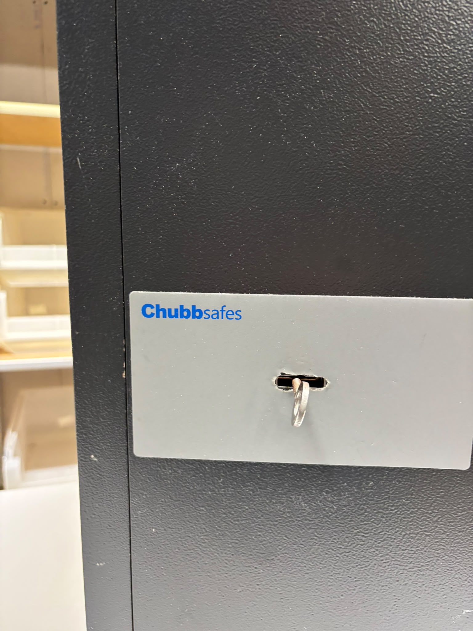 Coffre-fort Clubbsafes avec clé – H61 × L45 cm