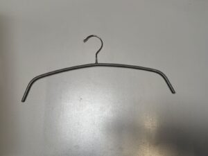 Lot de 100 cintres simples antidérapants – L40 cm