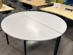 Table demi-ronde en bois gris et noir – L160 × l80 cm