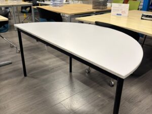 Table demi-ronde en bois gris et noir – L160 × l80 cm