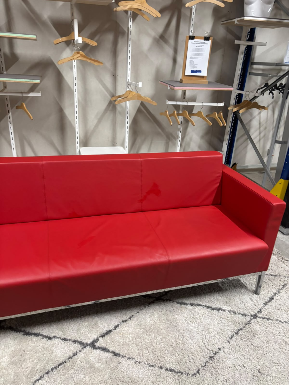 Canapé banquette 3 places Talin en simili cuir rouge – L188,5 cm