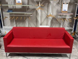 Canapé banquette 3 places Talin en simili cuir rouge – L188,5 cm