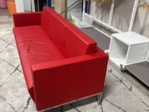 Canapé banquette 3 places Talin en simili cuir rouge – L188,5 cm