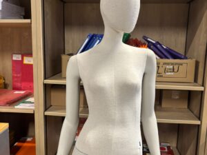 Mannequin femme complet avec habillage tissu beige – H180 cm