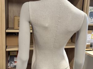 Mannequin femme complet avec habillage tissu beige – H180 cm