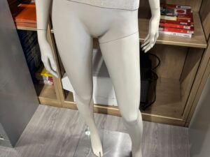 Mannequin femme complet avec habillage tissu beige – H180 cm