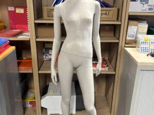 Mannequin femme complet avec habillage tissu beige – H180 cm