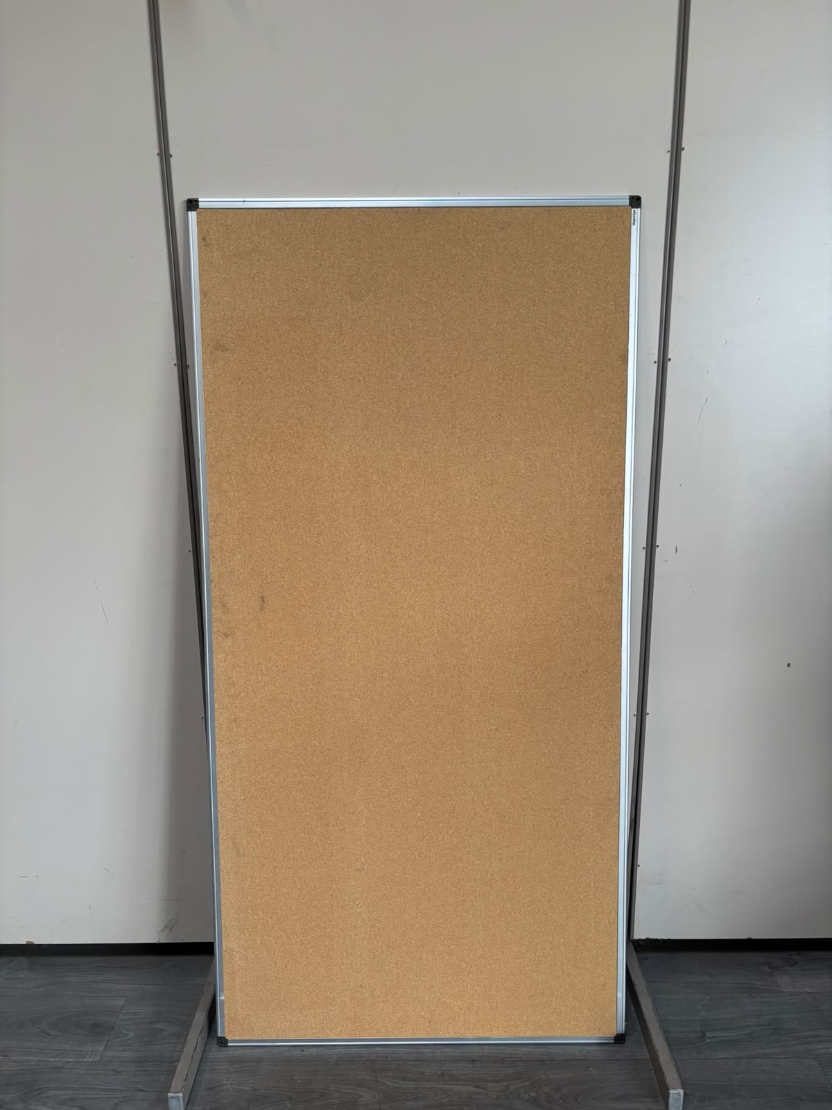 Tableau d’affichage en liège – L180 × H90 cm