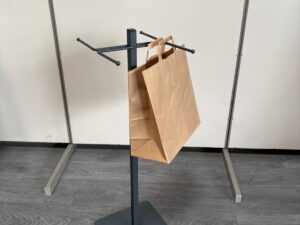 Présentoir porte-sacs métallique à 4 bras – H94,5 cm